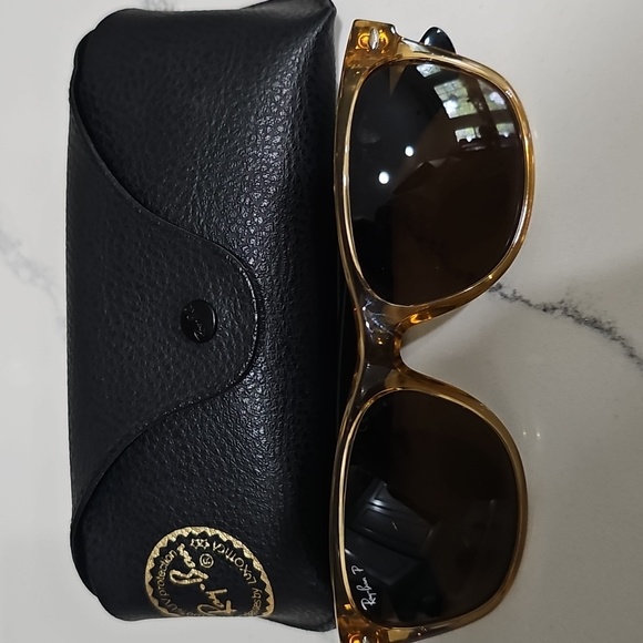 Ray-Ban Wayfarer Polarized Bicolor Polished Honey Sunglasses. Lenses Brown - Picture 3 of 3